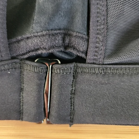 Black Sports Bra Size M, Brooks - Picture 9 of 9